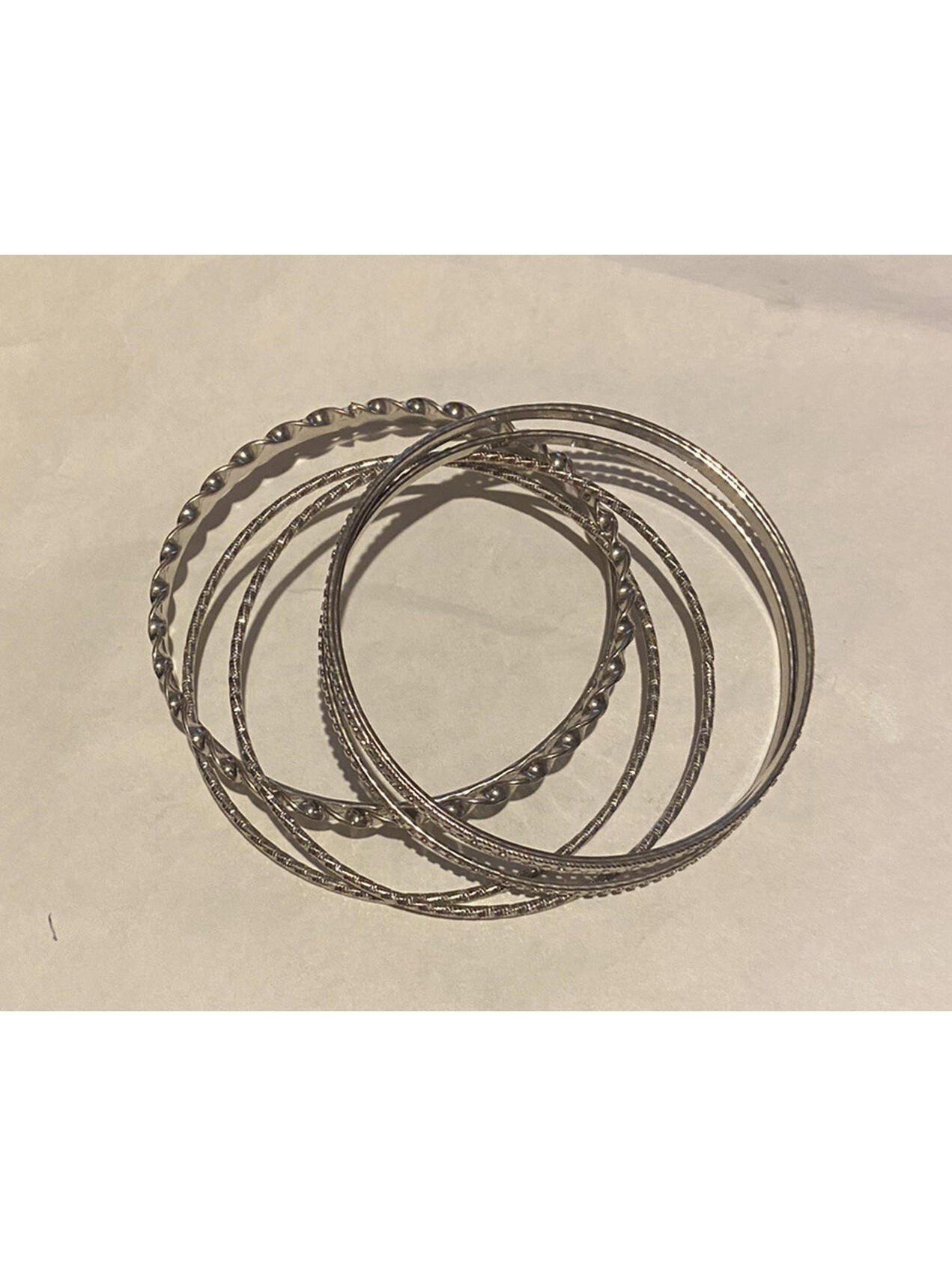 Bracelets 7 Silvertone Bangle @